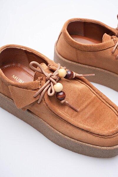 Mubiano Дамски мокасини от велур с дантела и детайли от мъниста в цвят Taba Kavera