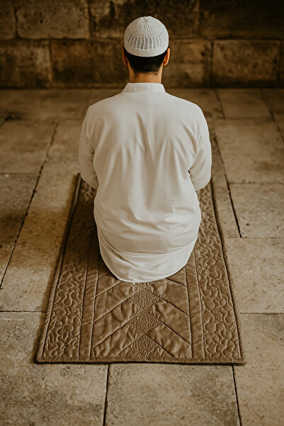 Germenicia Satin Quilted Fiber Filled Prayer Rug (85 X 135 Cm.)