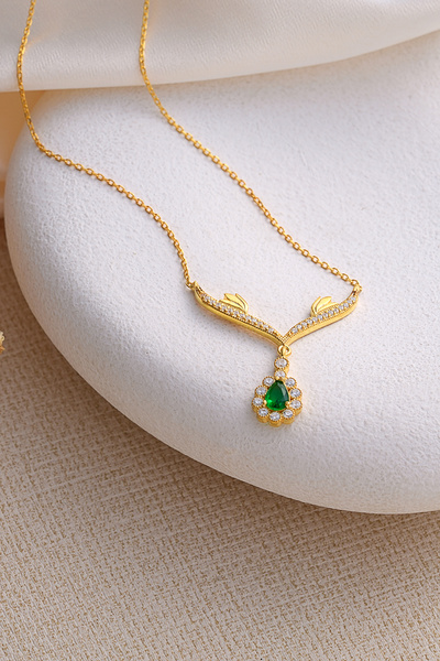 ESSARE 925 Ayar Gümüş Gold Kaplama Zümrüt Taşlı Damla Model Gümüş Kolye