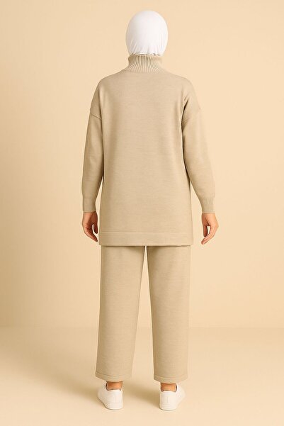 MAY MARA Flower Appliqued 2-Piece Blouse and Pants Tricot Suit