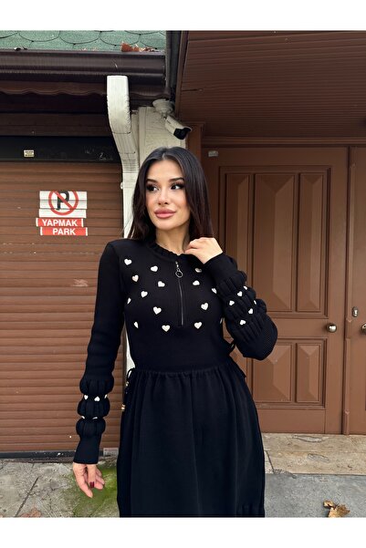 ikomteks Κομψό πλεκτό φόρεμα με κέντημα καρδιάς