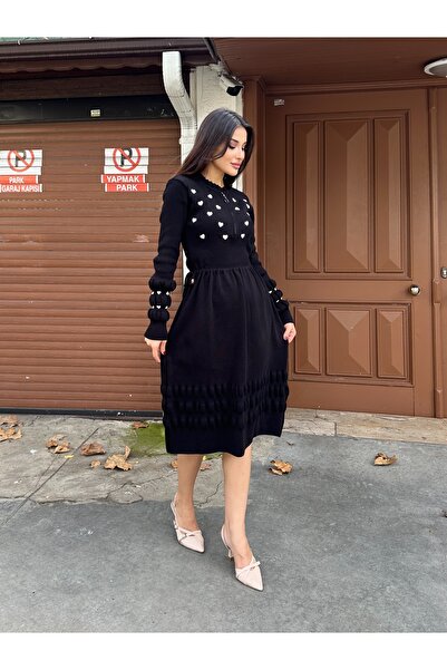 ikomteks Елегантна плетена рокля с бродерия на сърце