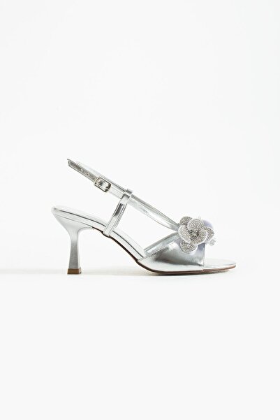 tivana Women's Accessory Detailed Heeled Sandals Flat - Silver