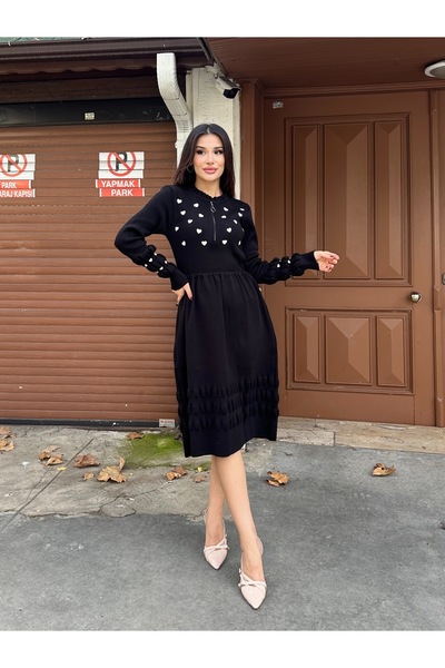 ikomteks Елегантна плетена рокля с бродерия на сърце