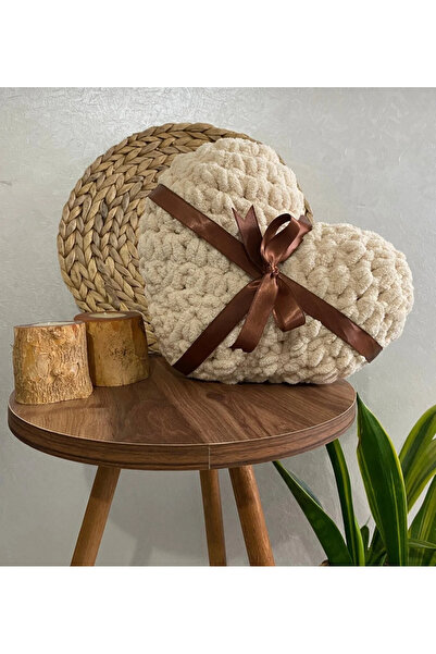 AidaAstrid Special Heart Pattern Pillow for Special Occasions - Heart-Shaped Romantic Decorative Pillow