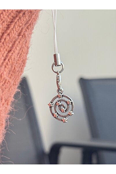 WhimsyWhite تعليقة هاتف على شكل نجوم حلزونية، حبل هاتف مصنوع يدويًا من فورتكس...