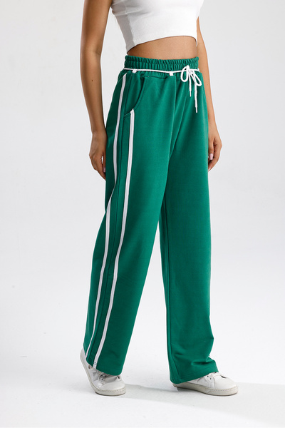 Green Hill بنطلون رياضي واسع الساق مع تفاصيل مخططة وحبل