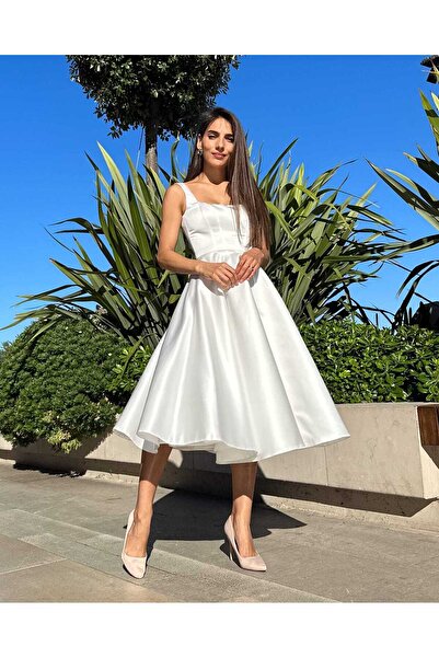 LARIETTE Elegant dress in premium royal satin, A-line cut, sleeveless, with slit