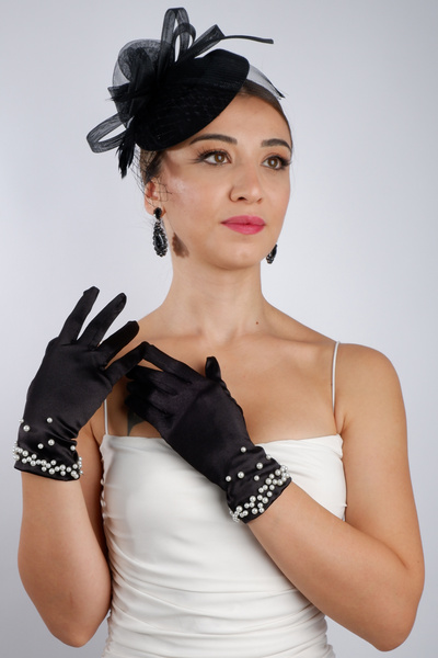 Hayalperest boncuk Stylish Black Short Lace Fingerless Bridal Gloves and Elegant Wedding Fascinator Hat Set