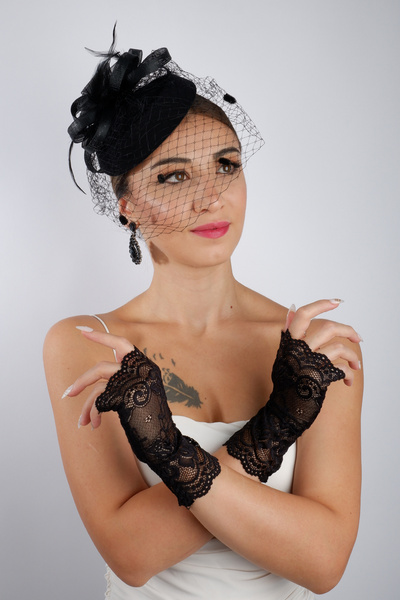 Hayalperest boncuk Elegant Black Short Satin Pearl Stone Detailed Bridal Gloves and Chic Wedding Nikah Fascinator Set