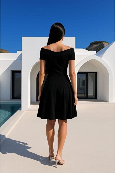 BYNPOL Kadın Madonna Yaka Pliseli Scuba Krep Kumaş Diz üstü Elbise