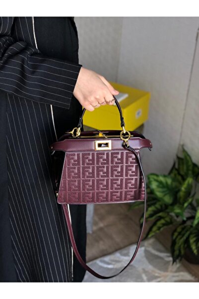 GGGG Shoulder bag with accessories