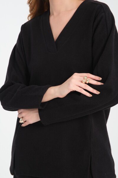 Shoppingdimoda سويت شيرت من قماش سالونيك برقبة على شكل حرف V