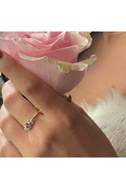 Joliesse Diamonds - 14K Yellow Gold Ring with Pink Square Sapphire and Diamonds "Elegance Royale"