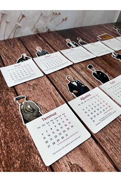 Sticker Ekspres 2026 Atatürk Temalı Ahşap Standlı Özel Tasarım Takvim 2026 Masa Takvimi Hediye