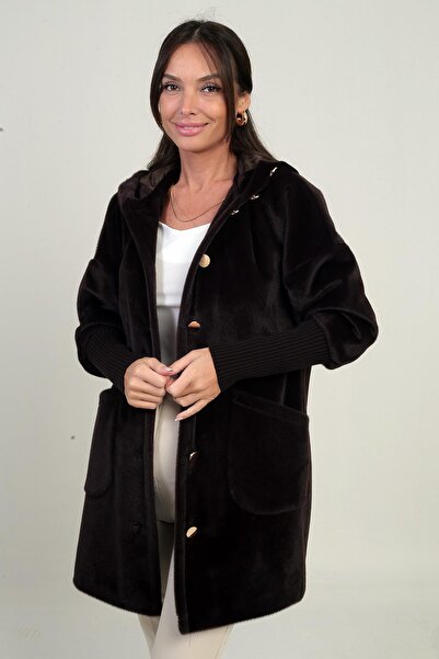 By Saygı Дамско палто с качулка, копчета отпред, подплата и ребристи ръкави от ангора