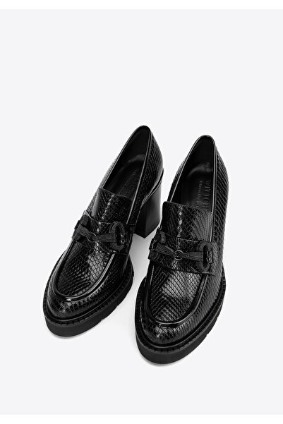 Wittchen Pantofi cu toc de damă cu lanț decorativ, negri, piele lăcuită
