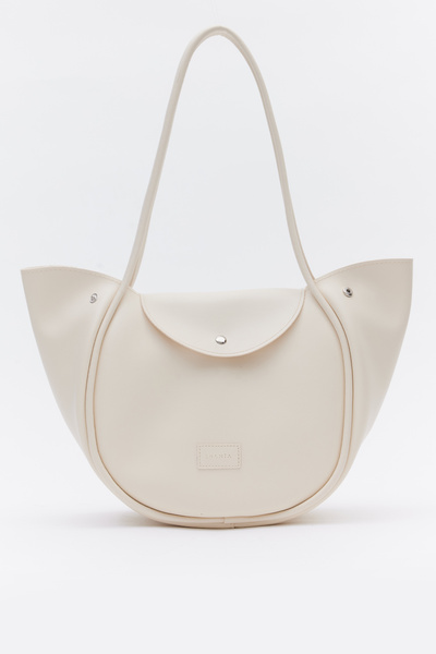 Shanta حقيبة كتف نسائية كبيرة الحجم من كريم D42 مع تفاصيل جانبية بزر ضغط، منا...