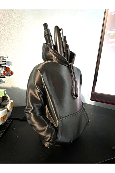 TR حامل أقلام بتصميم ثلاثي الأبعاد باللون الأسود بغطاء رأس