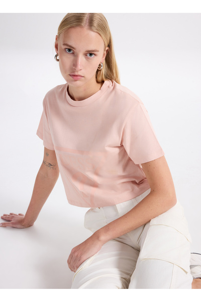 Guess Klasik Yaka Bej Kadın T-Shirt Adele Kadın Aktif Boxy Fit T-Shirt