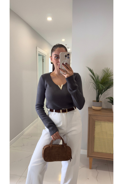 BİRCANÇİL Dunsa Smoked V Gold Buckle Detailed Knitwear