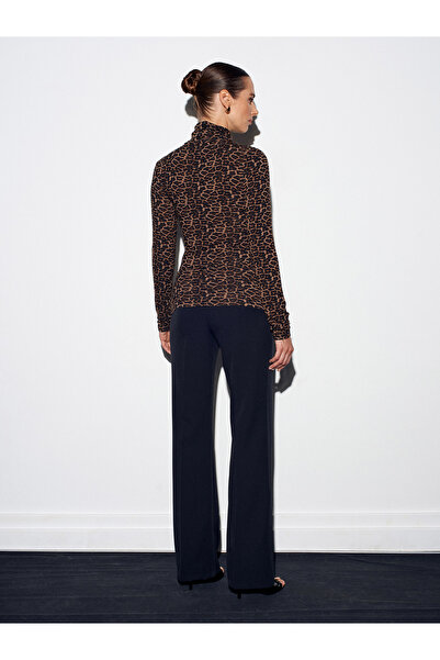 Dilvin 32321 Leopard Print Turtleneck Top-Brown