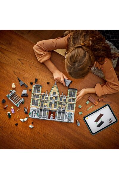 LEGO هاري بوتر مالفوي مانور (76453) - مجموعة لعب وعرض مع 9 شخصيات صغيرة