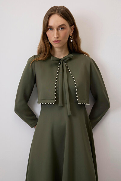 Touché Privé طقم فستان وسترة محبوكة مزين بالخرز