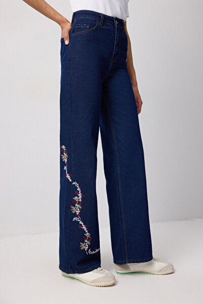 Touché Privé Embroidered Denim Pants