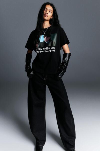 Bershka Wednesday baskılı kısa kollu t-shirt