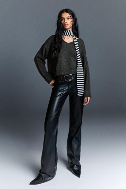 Bershka V yaka yumuşak dokunuşlu kazak