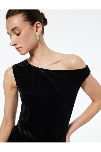 Koton Asymmetrical Neckline Sleeveless Velvet Blouse