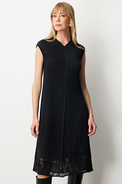 Ekol Skirt with Lace Detail Accordion Fabric Dress