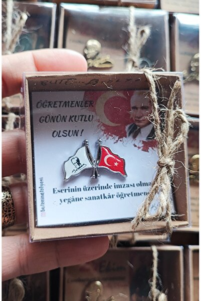 Öğretmenler günü hediyesi, Atatürk ve Türk bayrağı yaka rozeti, 1 adet kutulu