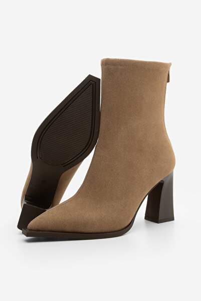 Marjin Kadın Topuklu Bot Sivri Burun Arkadan Fermuarlı Kalın Ökçe Kikas Taba Süet
