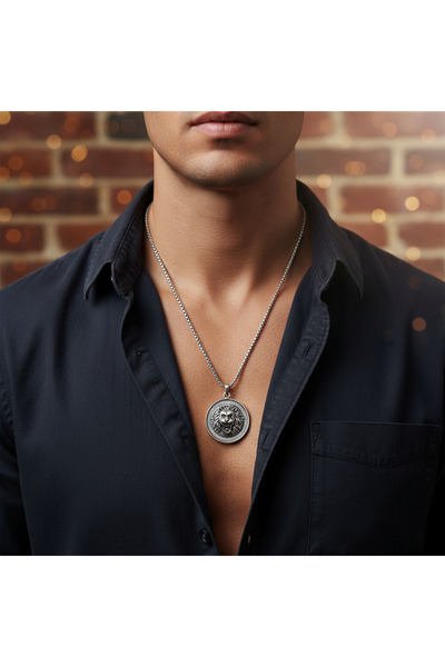 Alooya Güç Sembolü Aslan Madalyon Gümüş Kaplama Örme Zincir Kolye