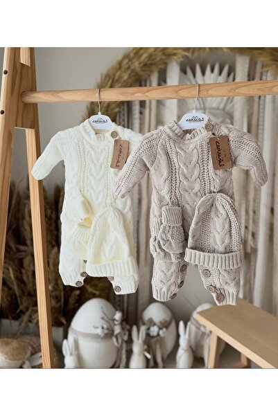 Generic Winter baby set, consisting of a wool knitted overalls with a hat and socks. Lined with heavy fur, from 6 months to 9 months.