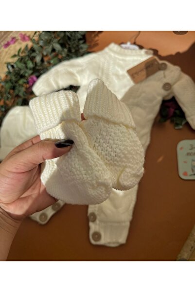 Generic Winter baby set, consisting of a wool knitted overalls with a hat and socks. Lined with heavy fur, from 6 months to 9 months.