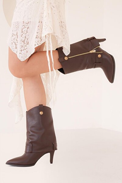 Stilbagshoes OLENA YAN FERMUAR DETAYLI YAKALI TOPUKLU KADIN BOT KAHVE