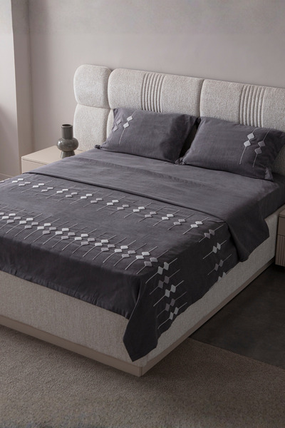BUGİ HOME COLLECTİON Zen Baklava Desen Çift Kişilik Nakışlı Yatak Örtüsü Seti Şönil Kumaş Punch Nakışlı 240x260cm