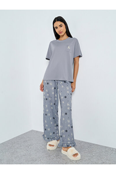 Styli Reindeer Pocket T-Shirt and Ruffle Hem Pyjama Set