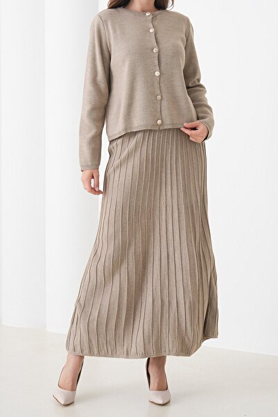 VAGGON Women's Beige Crew Neck Buttoned Cardigan and Pleated Midi Skirt Set Vs01441