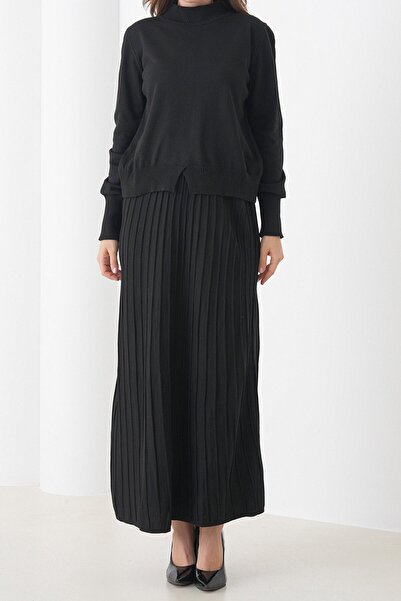 VAGGON Half Turtleneck Sweater and Midi Length Pleated Skirt Set