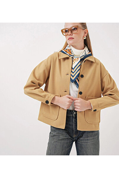 hazelin Γυναικείο κοντό κασετένιο μπουφάν με κουμπιά καμήλας HZL25W-BD107131