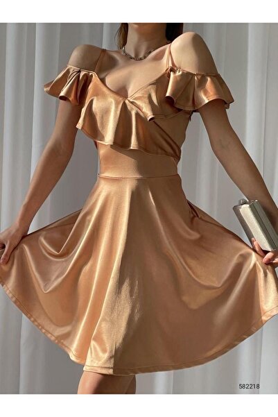 Modafeminen Rochie din satin cu volane cu bretele jos 582218 GOLD
