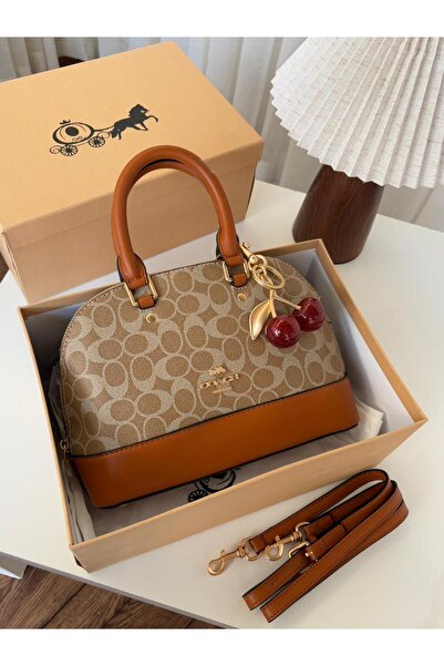 bag Shoulder bag with accessories