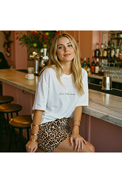 The Lucid Lab Μπλουζάκι Never Look Back oversized - Λευκό