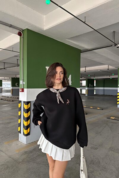 mylove سويت شيرت بياقة فولار باللون الأسود