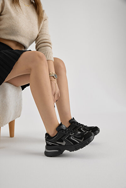 Tonny Black Жіночі чорні товсті легкі кросівки з файлоновою підошвою та шнурівкою