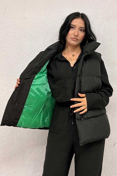 MİSSKAYLE Μαύρο φουσκωτό γιλέκο με πράσινη επένδυση
